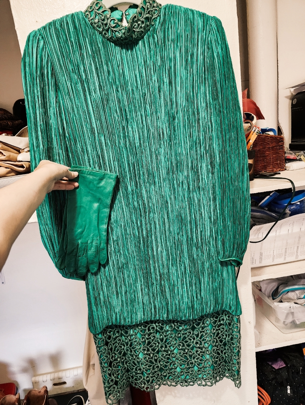 WOMEN'S 80'S ELEGANT GOWN W/MATCHING GLOVES - EMERALD GREEN